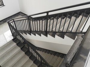樓梯扶手多少錢一米？