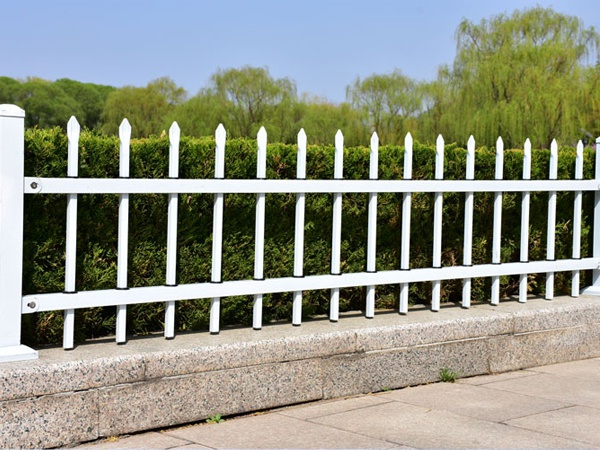 公園草坪護欄