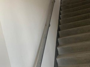 醫院靠墻樓梯扶手