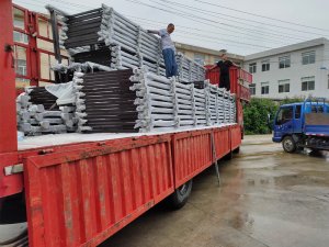 金用護欄2020年7月27日鋅鋼玻璃陽臺護欄裝車發貨！