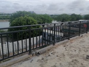 安徽鋅鋼護欄廠家電話多少？
