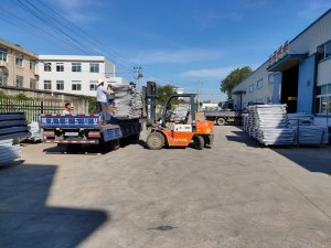 金用護欄2020年8月15日鋅鋼陽臺護欄裝車發貨！