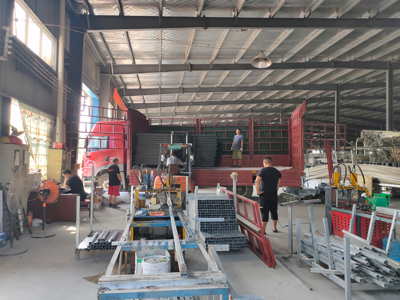 金用護(hù)欄2020年8月18日鋅鋼窗戶護(hù)欄裝車發(fā)貨! 金用護(hù)欄2020年8月18日鋅鋼窗戶護(hù)欄裝車發(fā)貨!