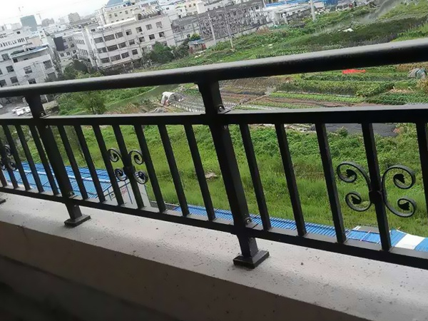 為什么大家喜歡采購鋅鋼陽臺護欄？原因在這里！