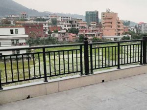 為什么建議大家選鋅鋼陽(yáng)臺(tái)護(hù)欄而不選鐵藝或不銹鋼,原因在這里! 為什么建議大家選鋅鋼陽(yáng)臺(tái)護(hù)欄而不選鐵藝或不銹鋼,原因在這里!