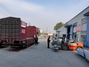 金用護欄2020年10月21日鋅鋼陽臺護欄裝車發貨！