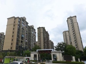 揚州聯發君悅華府小區空調欄桿、樓梯扶手定制 揚州聯發君悅華府小區空調欄桿、樓梯扶手定制