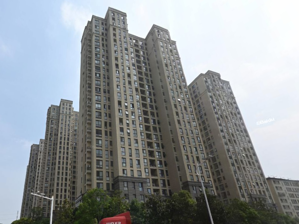 揚州奧園湖濱名都小區(qū)空調(diào)護(hù)欄、樓梯扶手定制