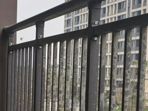 陽臺護欄定制多少錢一米？