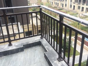 鋅鋼陽(yáng)臺(tái)護(hù)欄質(zhì)量檢查辨別方法 鋅鋼陽(yáng)臺(tái)護(hù)欄質(zhì)量檢查辨別方法