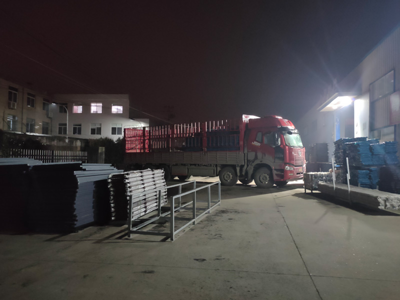 金用護欄2022年1月13日鋅鋼百葉窗裝車發貨! 金用護欄2022年1月13日鋅鋼百葉窗裝車發貨!