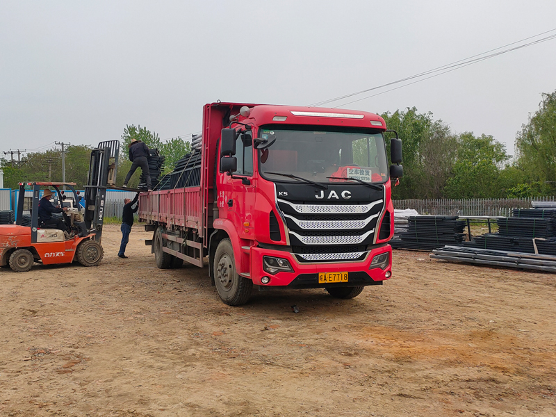 金用護(hù)欄2022年4月16日鋅鋼連廊欄桿裝車(chē)發(fā)貨! 金用護(hù)欄2022年4月16日鋅鋼連廊欄桿裝車(chē)發(fā)貨!