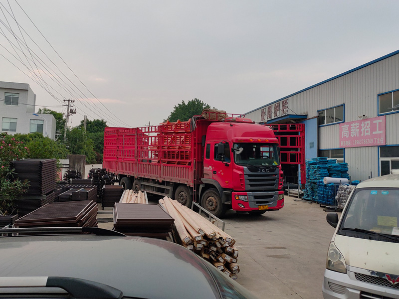 金用護(hù)欄2022年6月8日鋅鋼護(hù)欄裝車發(fā)貨！