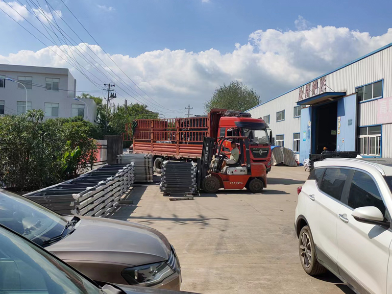 金用護(hù)欄2022年9月6日鋅鋼護(hù)欄裝車發(fā)貨！