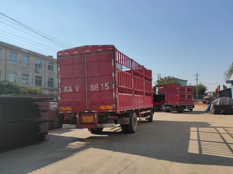 金用護欄2022年10月13日鋅鋼圍墻護欄裝車發(fā)貨！