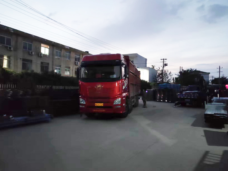 金用護欄2022年11月9日鋅鋼百葉窗裝車發貨！