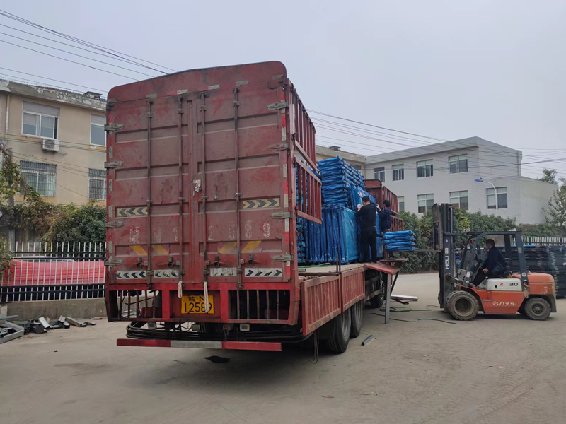 金用護(hù)欄2022年11月23日鋅鋼陽(yáng)臺(tái)護(hù)欄裝車發(fā)貨！