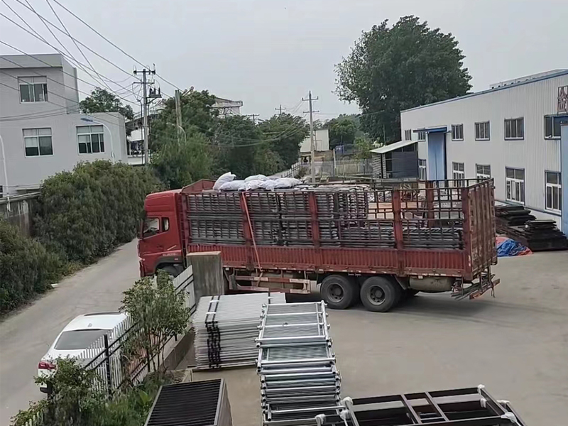 金用護(hù)欄2023年5月17日鋅鋼飄窗欄桿裝車(chē)發(fā)貨！