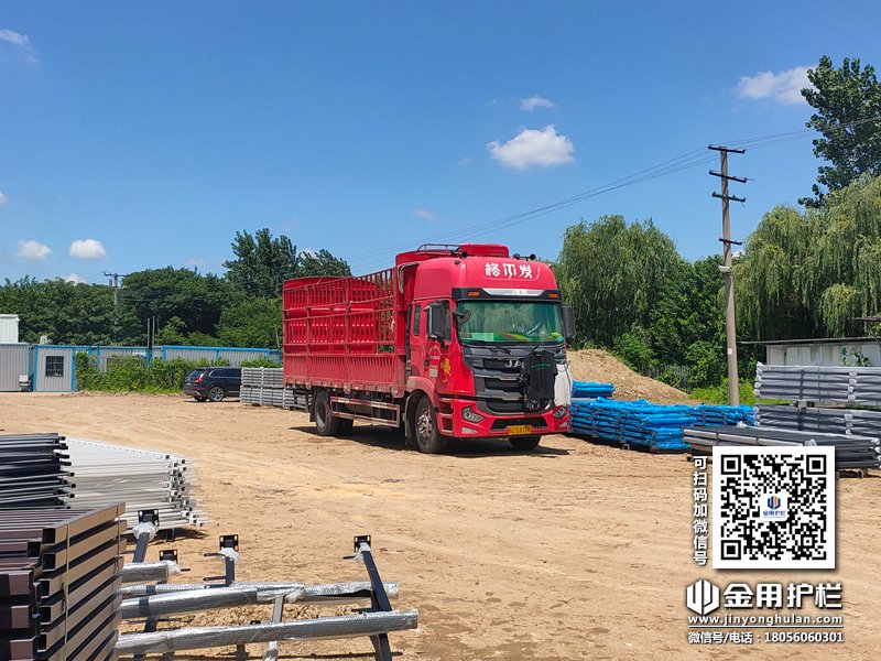 2023年7月28日鋁合金百葉窗裝車發(fā)貨！