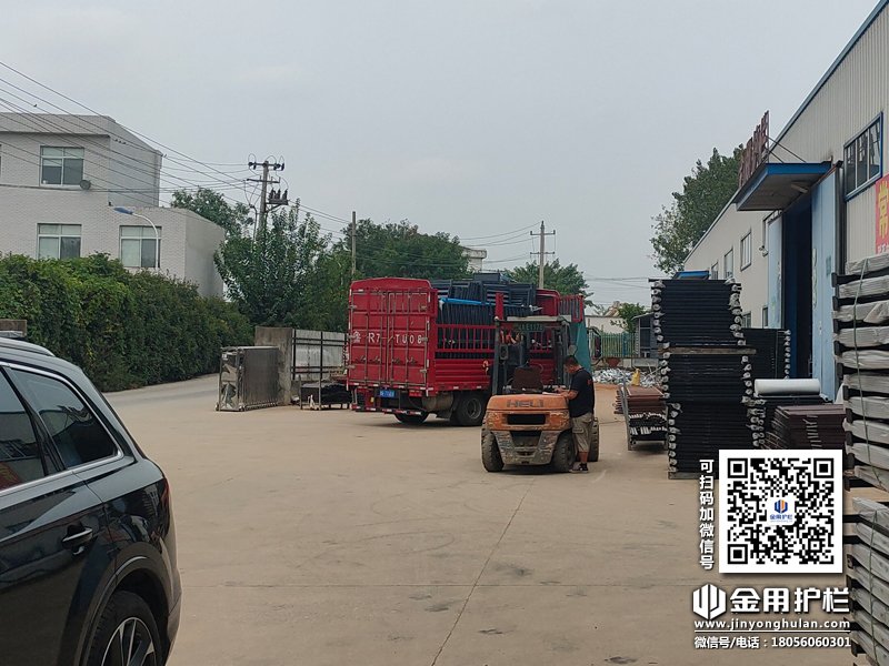 2023年8月28日鋅鋼百葉窗裝車(chē)發(fā)貨！