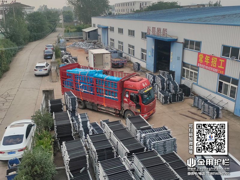 2023年9月19日鋅鋼護(hù)窗欄桿裝車(chē)發(fā)貨！