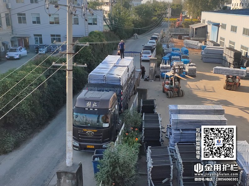 2023年10月18日鋅鋼陽臺欄桿裝車發貨！