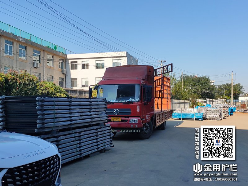 2023年10月23日鋅鋼百葉窗裝車發貨! 2023年10月23日鋅鋼百葉窗裝車發貨!