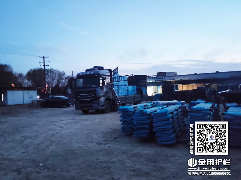 2023年12月11日鋅鋼連廊欄桿裝車發貨！