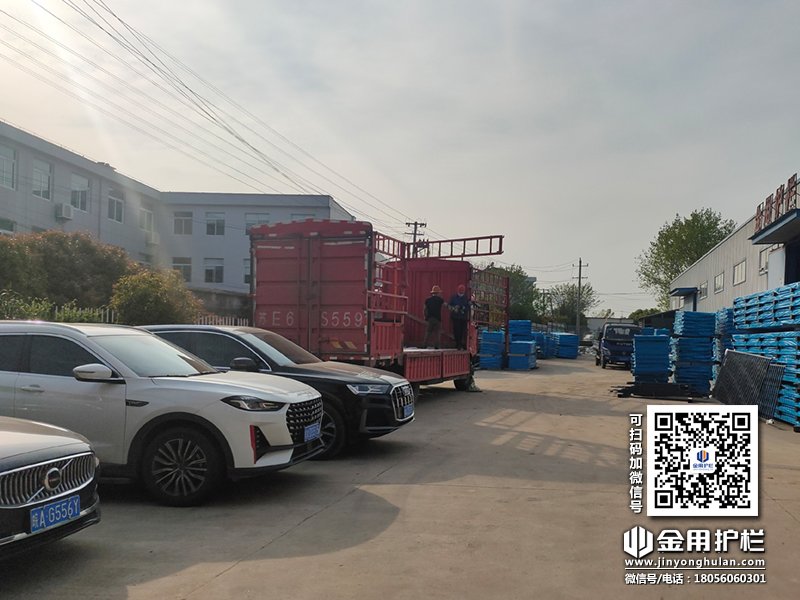 2024年4月11日鋅鋼百葉窗裝車(chē)發(fā)貨！