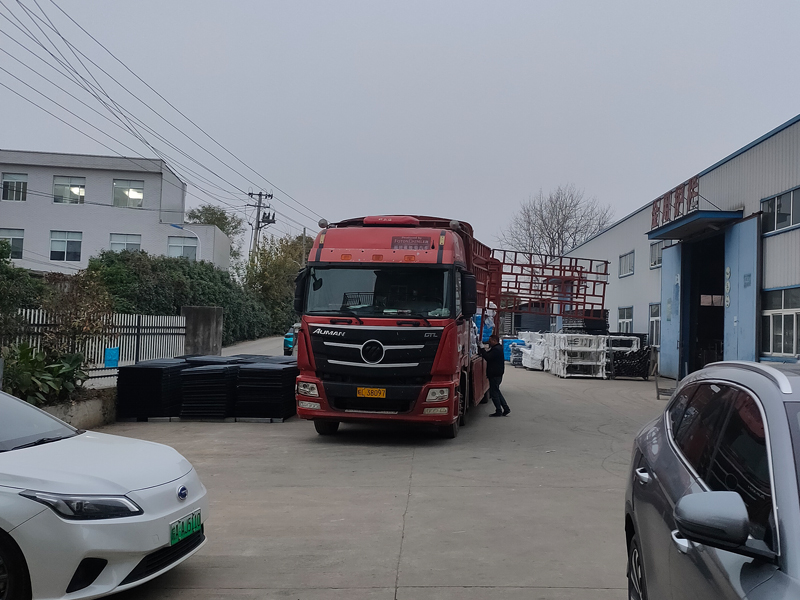 2024年12月6日鋅鋼組裝欄桿裝車(chē)發(fā)貨！
