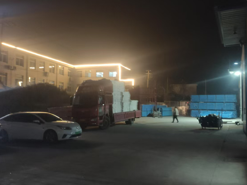 2025年1月6日鋅鋼護窗欄桿裝車發(fā)貨! 2025年1月6日鋅鋼護窗欄桿裝車發(fā)貨!