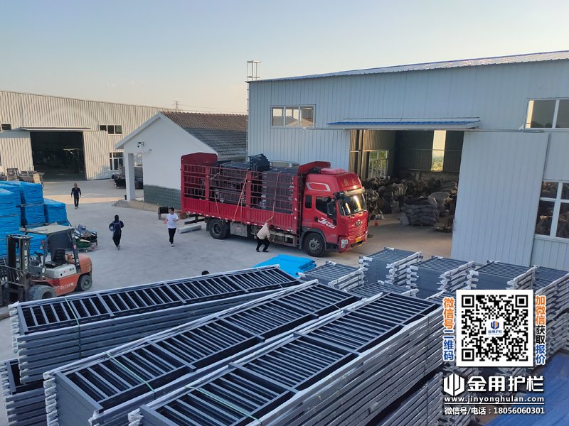 2025年7月23日鋁合金陽臺護欄裝車發(fā)貨！