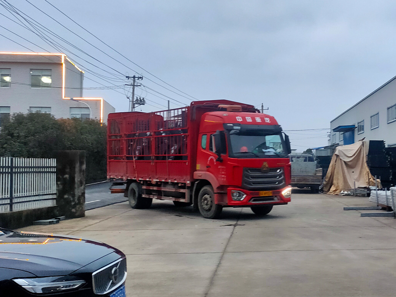 2026年1月19日鋅鋼護(hù)窗欄桿裝車發(fā)貨！